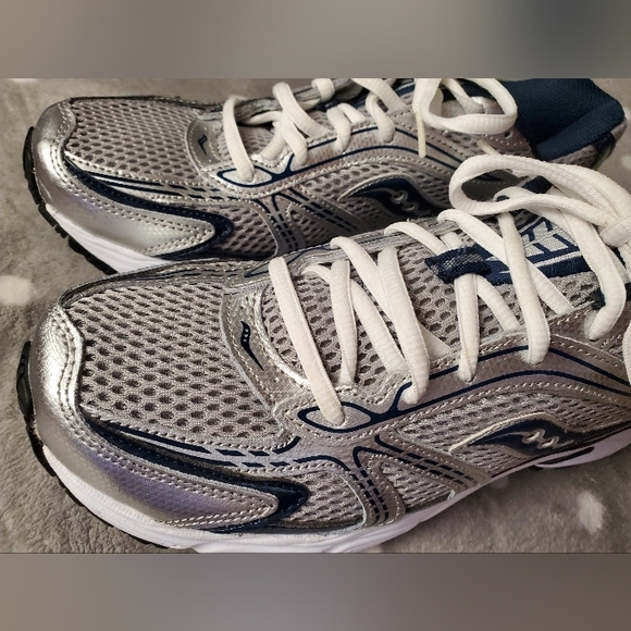 Men's size 9.5 Saucony Runners - Picture 9 of 13